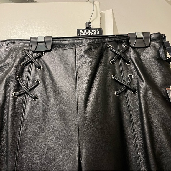 Wilson’s Black Leather Low-Rise Boot-Cut Pants with Lacing, Size 6 - Picture 3 of 6